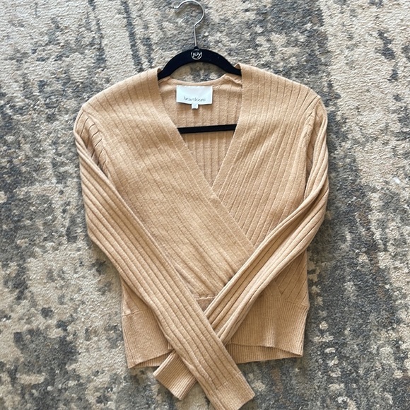 HEARTLOOM low V Sweater - Picture 5 of 5